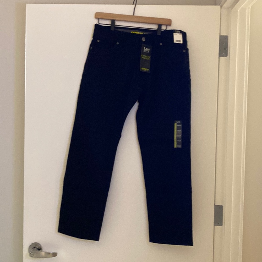 NEW Lee Extreme Motion straight leg jeans